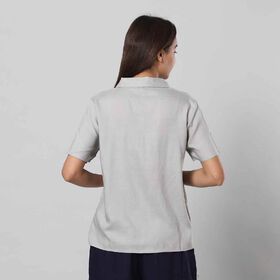 Einfarbiges Kurzarm-Top mit Knopfleiste, Größe M, Grau