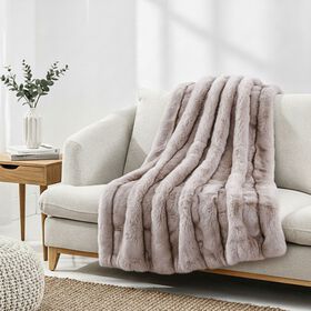 Serenity Night - Premium Kuscheldecke in Pelzoptik, doppellagig und wendbar, 150x200 cm, Weiß