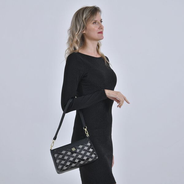 Stylische Sling-Umh&auml;ngetasche mit schwarzem Karo-Design, Schwarz image number 7