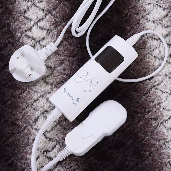 SERENITY NIGHT: Elektrisch beheizbare Kunstpelzdecke aus weichem, kuscheligem Plüsch, 2-lagig, Streifenmuster, Braun   image number 2