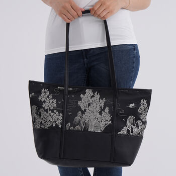 Gro&szlig;e Tragetasche mit Blumenmuster, 48&times;29&times;14 cm, Schwarz