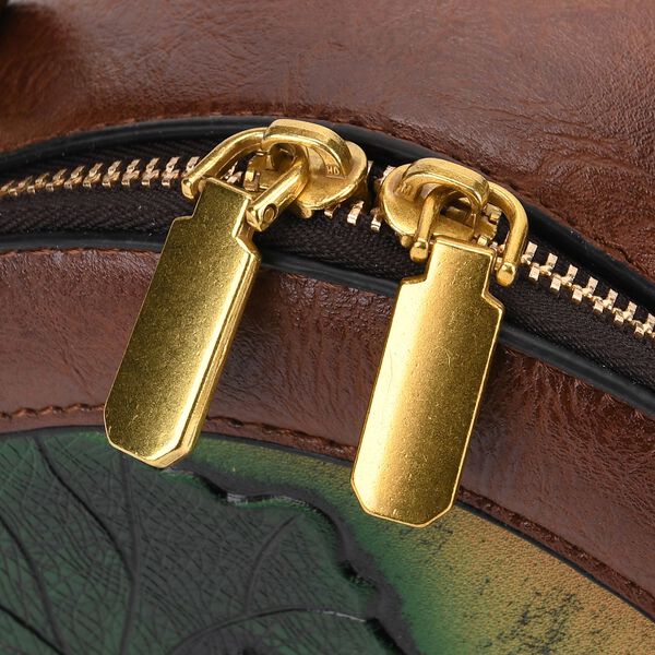 Runde Crossbody-Bag mit Lotus-Prägung, 19x8x18 cm, Braun image number 6