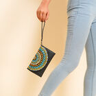 Sukriti 100% Leder: handbemalte Brieftasche mit RFID Schutz, Mandala Schwarz image number 1