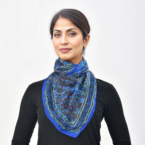 Luxuri&ouml;ser Schal aus Seide, himmelblau image number 2