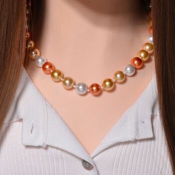 Goldene, wei&szlig;e und orangene Muschelkernperlen-Halskette, 50cm