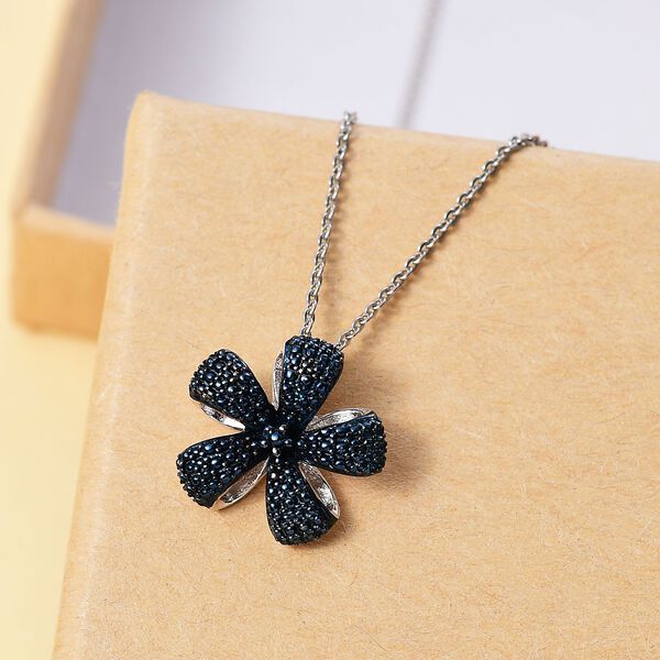 Anh&auml;nger mit 50cm Kette und blauen Diamantakzenten image number 2