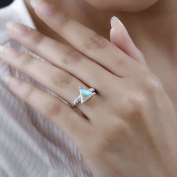 Nat&uuml;rlicher, &auml;thiopischer Welo Opal und Moissanit-Ring - 1,29 ct.