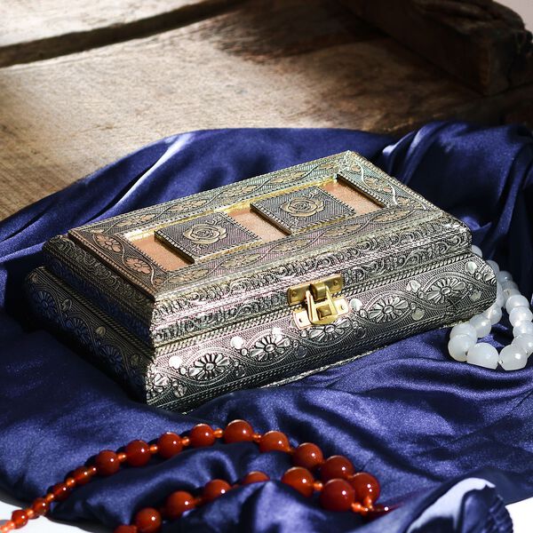 Elegante Schmuckbox im Antik-Stil – Teakholz & oxidiertes Aluminium image number 2