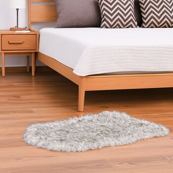 LIVMORE Kunstfell-Teppich im Dip-Dye-Look mit Schaumstoffunterlage, Rundbogenform, 60x100cm, Schwarz