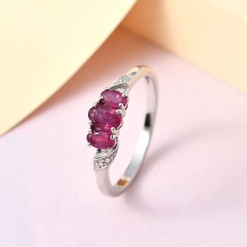 Afrikanischer Rubin (Fissure gef&uuml;llt) Ring 925 Silber Platiniert (Gr&ouml;&szlig;e 17.00) ca. 1,30 ct