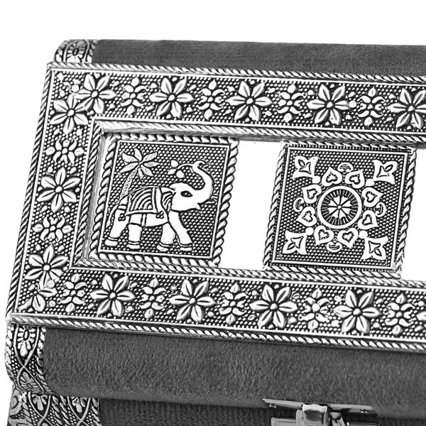 Handgefertigte Schmuckbox mit Elefanten-Prägung, oxidiertes Finish, 20x13x7 cm, Silber-Grau image number 5