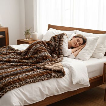 Serenity Night - Luxus-Kunstfell-Decke mit Wellenstruktur, 1300 g, Braun-Leopardmuster, 150x200 cm