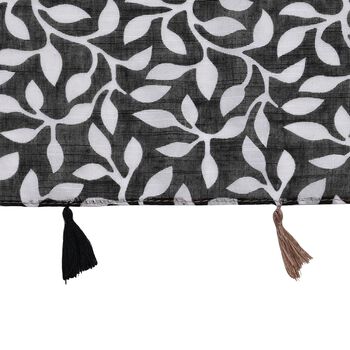 Patchwork Schal mit schwarz-wei&szlig; Blattmuster