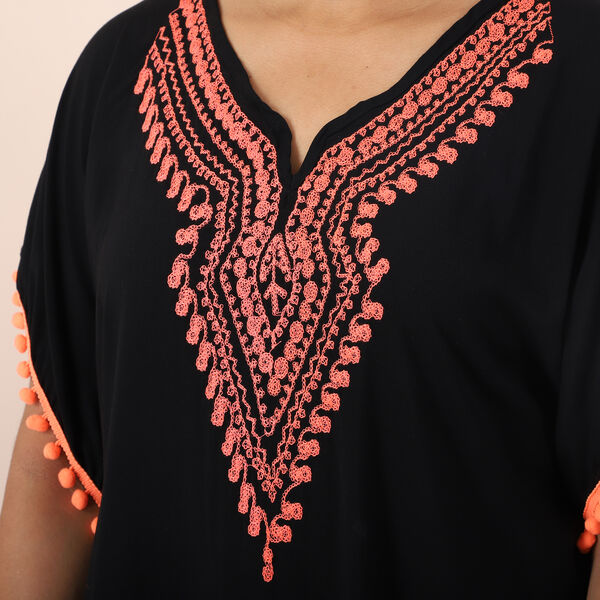 JOVIE bestickter Kaftan mit Quasten, 100% Viskose, Größe: 88x78cm, schwarz mit rosa Stickerei image number 3