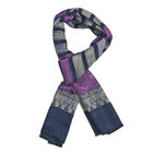 Jacquard gewebter Schal, Streifenmuster, Lila image number 3
