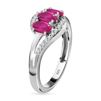 Afrikanischer Rubin (Fissure gef&uuml;llt), Wei&szlig;er Zirkon Ring, 925 Silber platiniert (Gr&ouml;&szlig;e 19.00), ca. 1.36 ct