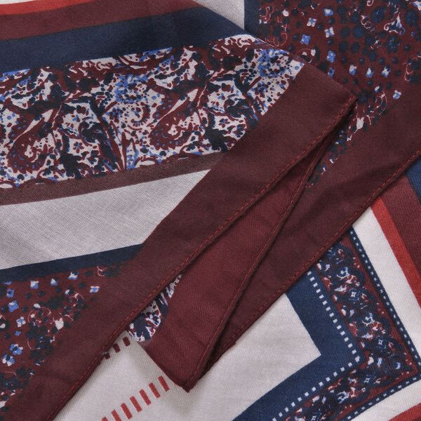 Wolkenweicher Schal mit Rautenmuster, Burgund image number 3