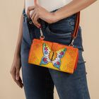SUKRITI- Handbemalte Brieftasche aus Echtleder mit verstellbarem Schulterriemen und Schlüsselanhänger, Orange image number 2