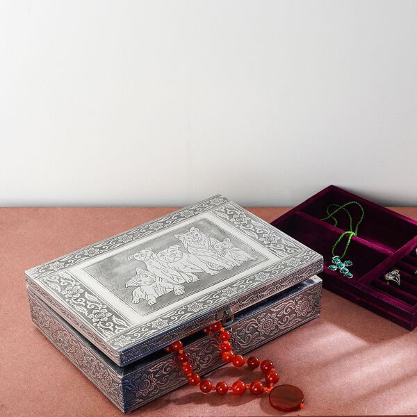 Schmuckk&auml;stchen aus Holz mit Aluminiumbeschlag, Hunde-Verzierung, Silber image number 2