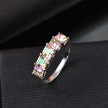 J Francis gefertigt mit SWAROVSKI- Lumin gr&uuml;n Kristall Ring