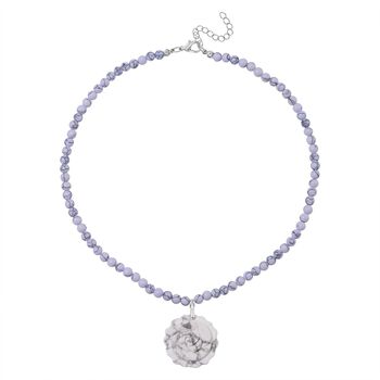 Wei&szlig;e Howlit handgeschnitzte Blumen-Halskette, 45 cm - 150 ct.