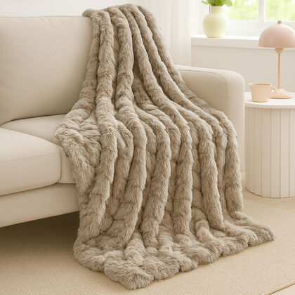 Serenity Night: Superweiche doppellagige Decke, luxuri&ouml;ses Kunstfell mit Mikropl&uuml;schfutter, 750 GSM, 150 x 200 cm, Beige