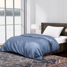 Serenity Night: Bettdecke aus 100 % luxuriöser Maulbeerseide mit hochwertiger Kunstdaunenfüllung, 1,7 kg, 135 x 200 cm, Himmelblau