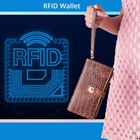 Echtleder Brieftasche mit Kroko-Prägung und RFID-Schutz, braun image number 1