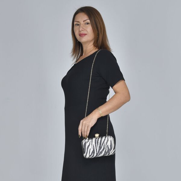 Moderne Clutch verziert mit facettierten Kristallen, 20x4x2cm, Zebra image number 2