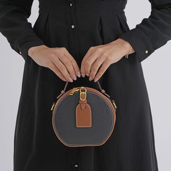 lifestyle-Color:Black with tan ;size/Profile:  Crossbody bag:wall(exterior);Genuine Leather. Lining(interior):polyester  Pockets(exterior):zipped-1;Pockets(interior):pocket-1                                Measurement:11*8*16CM
