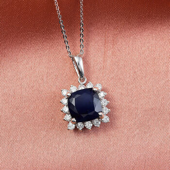 D'Joy AA diffundierter blauer Saphir und Moissanit Anh&auml;nger mit 50cm Kette - 5,41 ct.