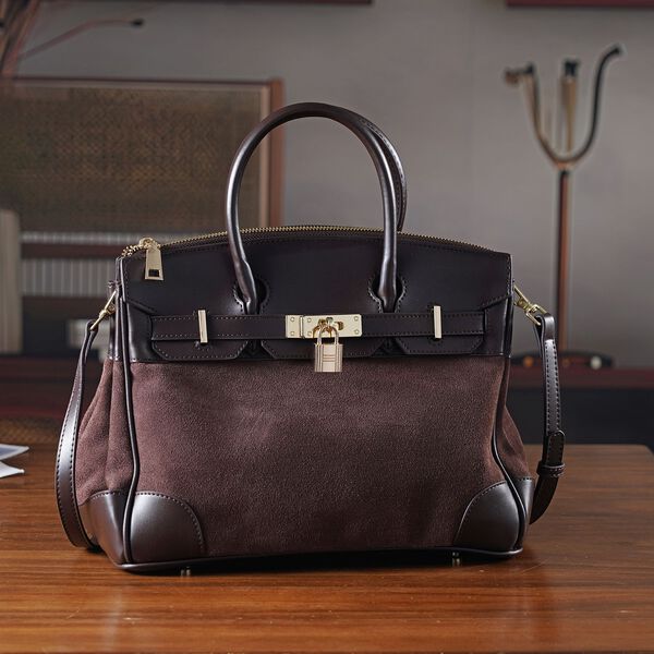 Grand Pelle Echtleder Citybag mit Reißverschluss und Schlossoptik 30 x 16 x 23 cm Kaffebraun image number 2
