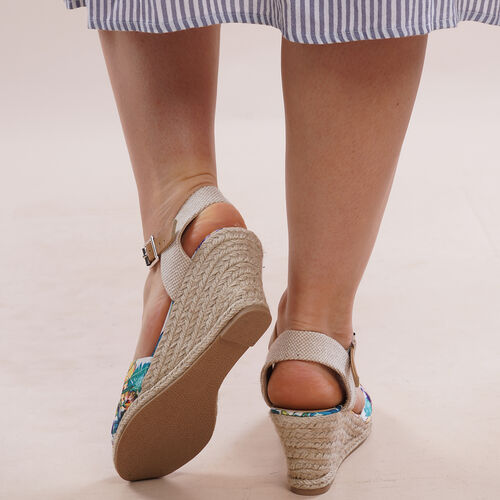 LA MAREY: Espadrilles mit Keilabsatz, Dschungelmuster, Weiß image number 1
