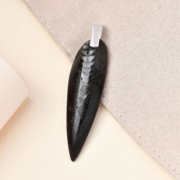 Versteinerter Orthoceras-Anh&auml;nger