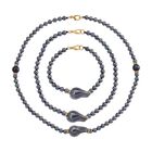 3er Set Pfauenfarbene Muschelkernperlen-Schmuckstücke, bestehend aus Armband (ca. 19 cm) und zwei Halsketten (ca. 40 cm und 50 cm), gelb vergoldet