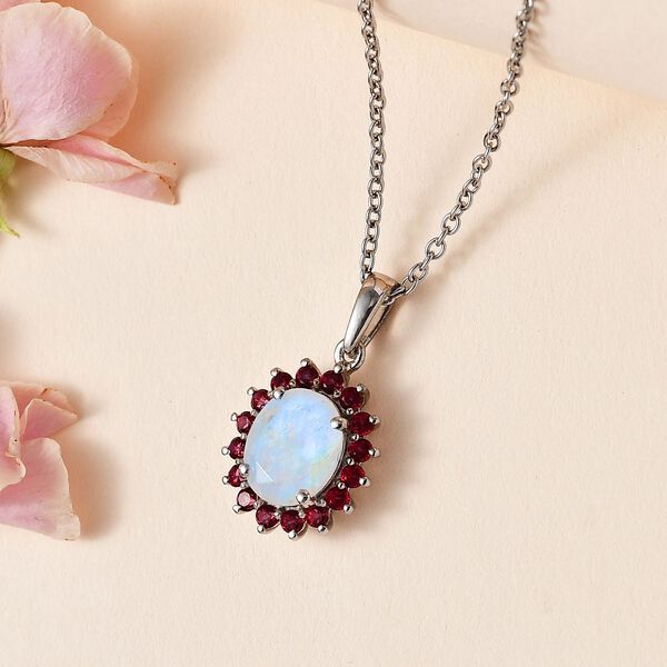 AA Regenbogen Mondstein und Signity leuchtend roter Topas-Anh&auml;nger mit 50cm Kette - 3,21 ct. image number 2