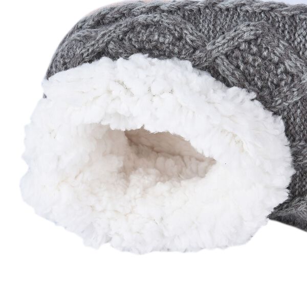 1 Paar superweiche und rutschfeste Kunstfell Hausschuhe, Gr&ouml;&szlig;e L, 28,5 cm, Grau und Wei&szlig; image number 2