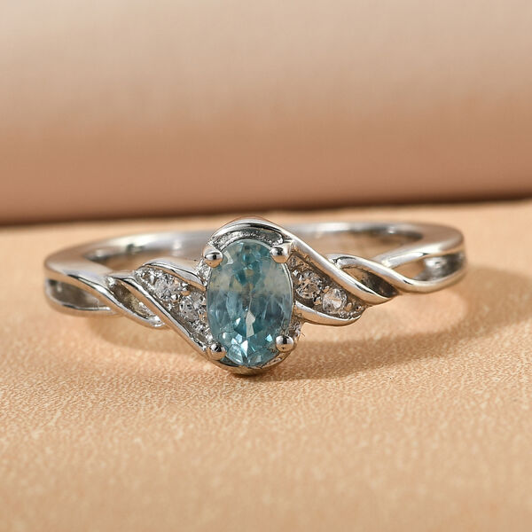 Kambodschanischer, blauer und weißer Zirkon Ring in Silber, 0,77 ct. image number 2