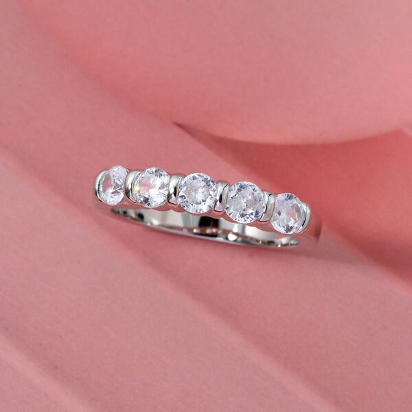 Lustro Stella weißer Zirkonia Half Eternity Ring image number 1
