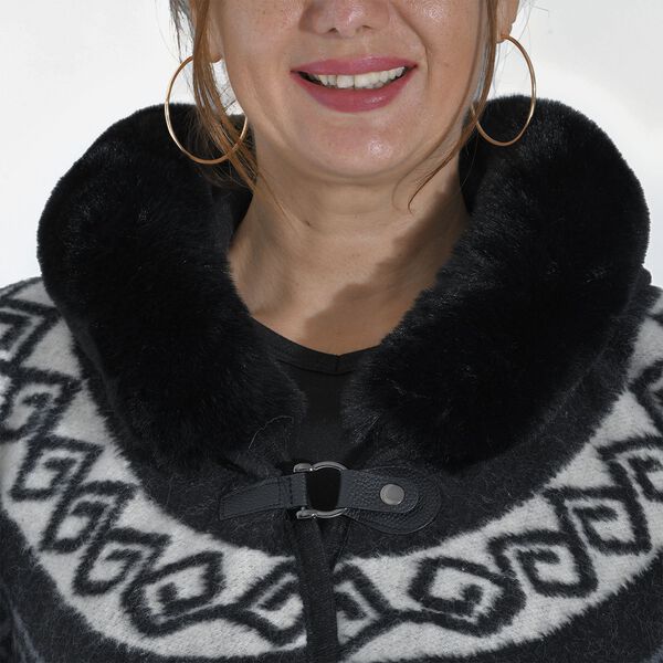 Halbmondförmiger Kapuzenponcho mit Druckknopfverschluss aus Kunstpelz, One Size, 80x109.22cm, Schwarz image number 7