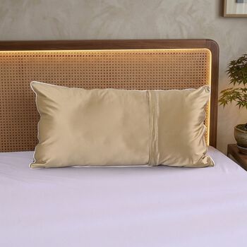 "AB side Silk quilt with cooling fabric fabric:85% nylon+15%spandex A side: print, B side match solid color Filling:100g silk+200g polyester,around 110gsm,33% silk+77% polyester Packing:gift box with PVC cover", "AB side cooling pillowcase with piping wit