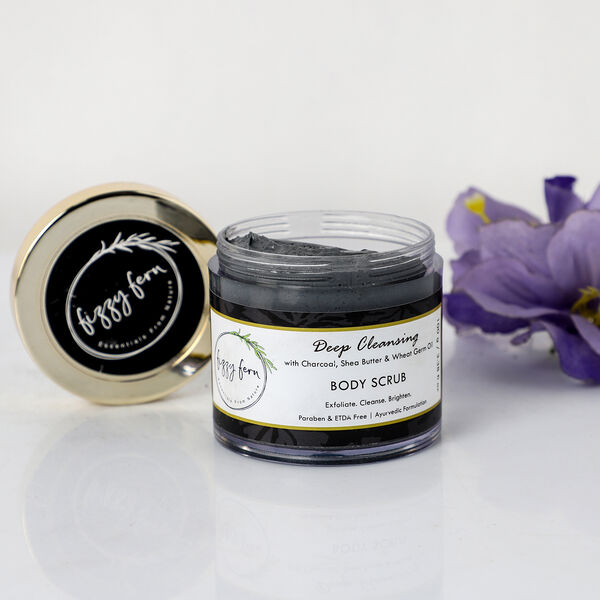 FIZZY FERN - Tiefenreinigendes K&ouml;rperpeeling mit Holzkohle, Shea Butter und Weizenkeim&ouml;l, 100g image number 2