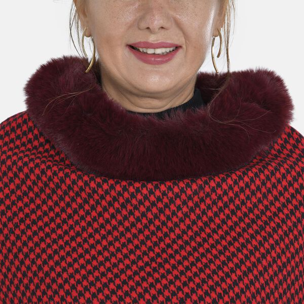 Warm und weich - Kunstpelz-Poncho, Hahnentrittmuster, 70x92 cm, rot image number 5