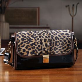 Chaos by Elsie - Echtleder Crossbody Tasche mit RFID, Leopardenmotiv Klappe, 2 Außenfächer mit Reißverschluss, 28 x 10 x 18 cm, Schwarz