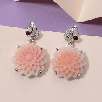 D'Joy Nat&uuml;rlicher Rosa K&ouml;nigsmuschel Perle, Roter Granat Ohrringe 925 Silber rhodiniert