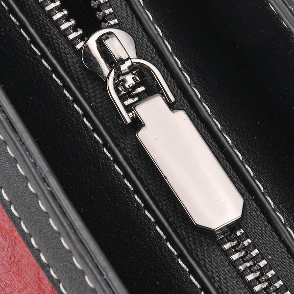 "PU Embroidered crossbody bag Color: Red  Size:  25*11*21cm   Wall: PU Lining: Polyester Exterior:zipped-1,pocket-1 Interior: zipped-2,slid-1 Long Shoulder strap:130cm " image number 7