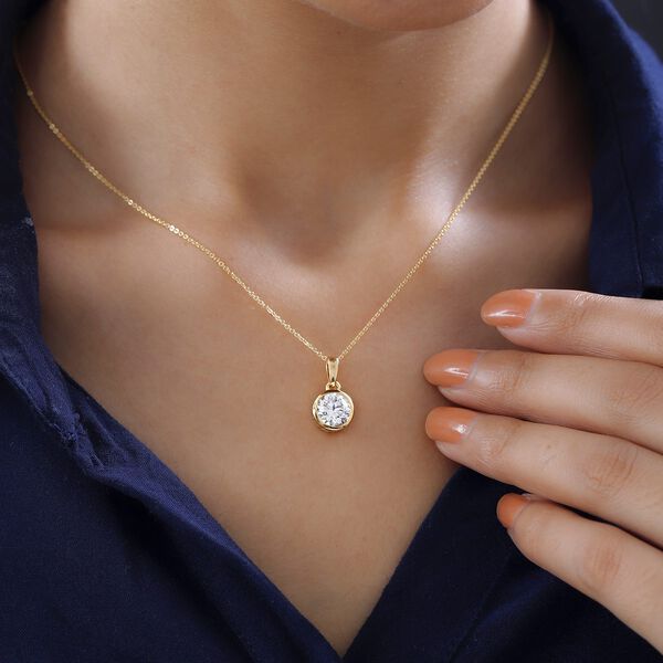 Funkelnde Königin- Moissanit Anhänger mit Kette- 1,77 Ct. image number 7