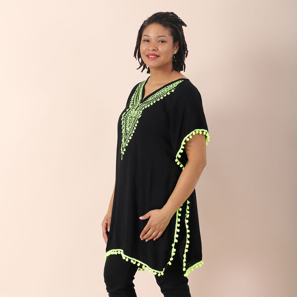 JOVIE bestickter Kaftan mit Quasten, Schwarz mit gr&uuml;ner Stickerei image number 2