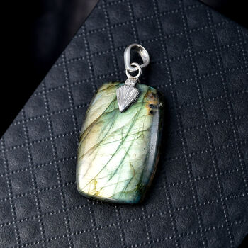 D'Joy Feuer Labradorit Anh&auml;nger - 34,99 ct.