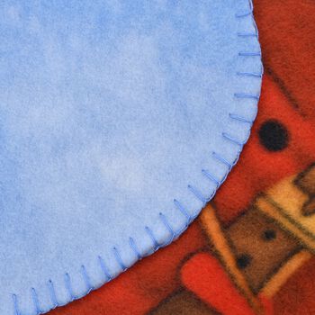 Weihnachtliche Fleecedecke mit Nikolaus und Geschenken